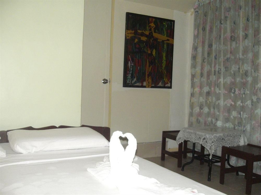 Oyo 200 Ponce Suites Art Hotel Davao City Exteriér fotografie